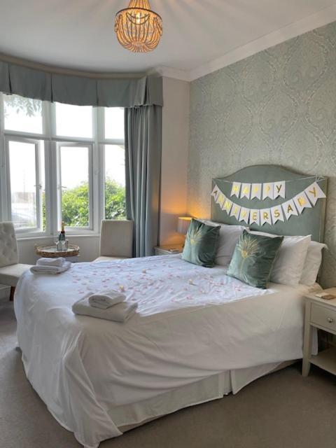 סאות'אנד און סי Beaches Guest House מראה חיצוני תמונה